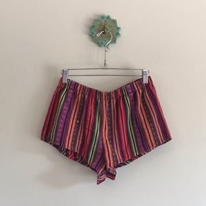 Multicolor patterned shorts, size M